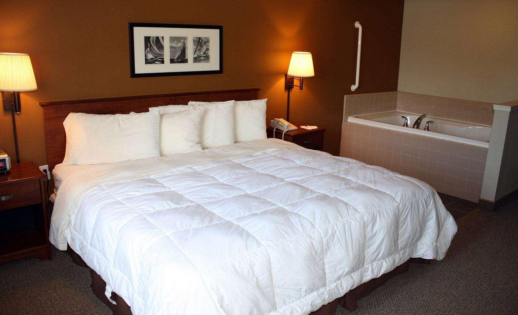 Americinn By Wyndham Charlevoix Dış mekan fotoğraf