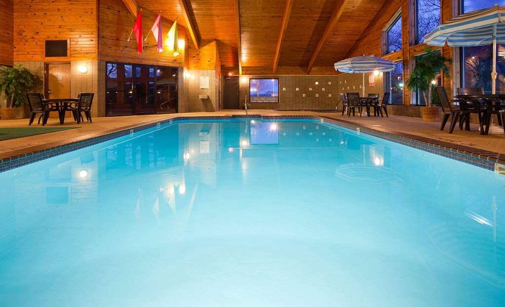Americinn By Wyndham Charlevoix Konforlar fotoğraf