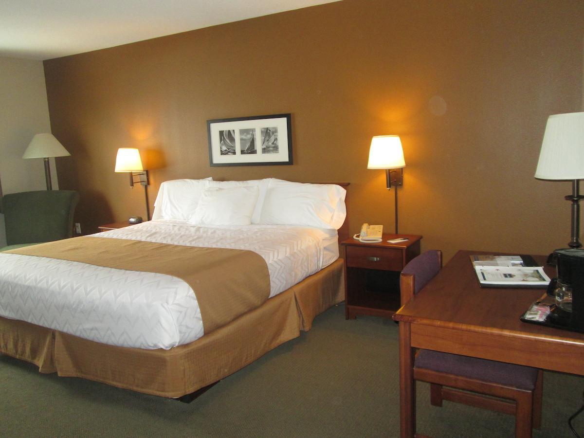 Americinn By Wyndham Charlevoix Dış mekan fotoğraf