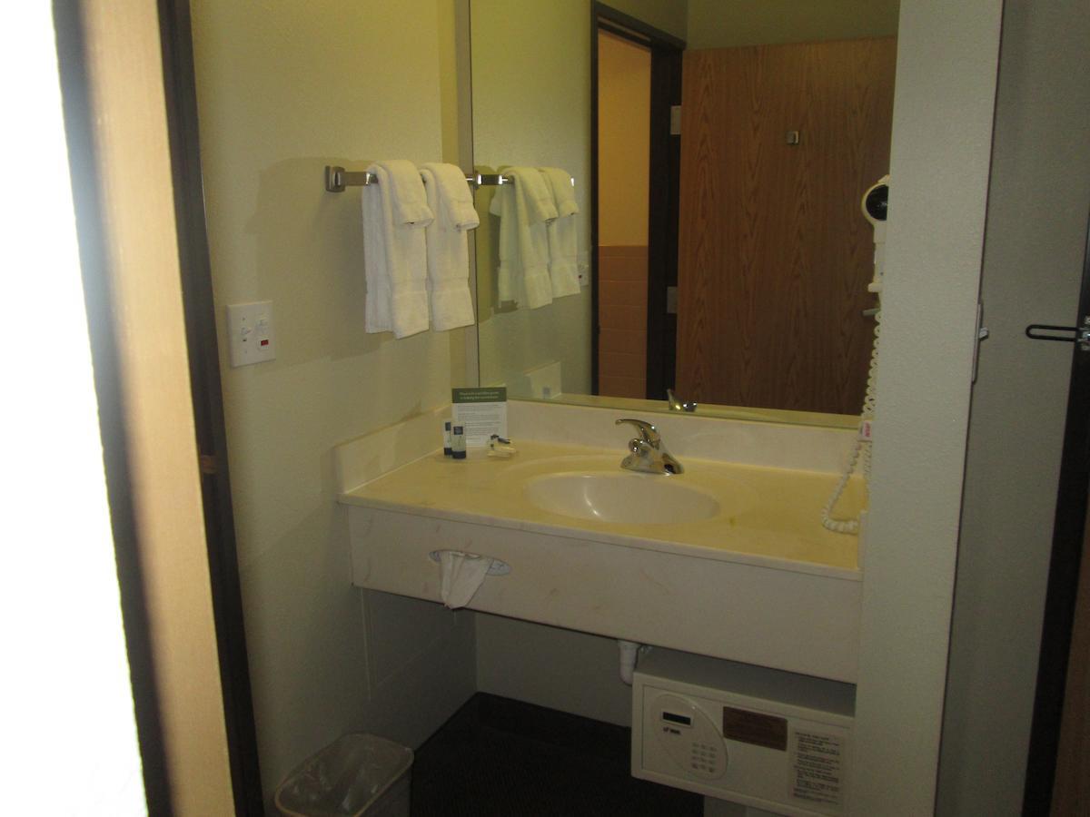 Americinn By Wyndham Charlevoix Dış mekan fotoğraf