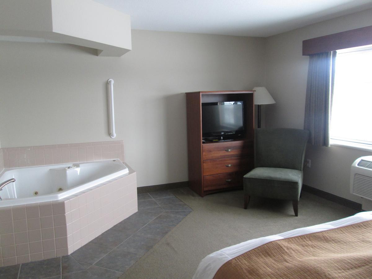 Americinn By Wyndham Charlevoix Dış mekan fotoğraf