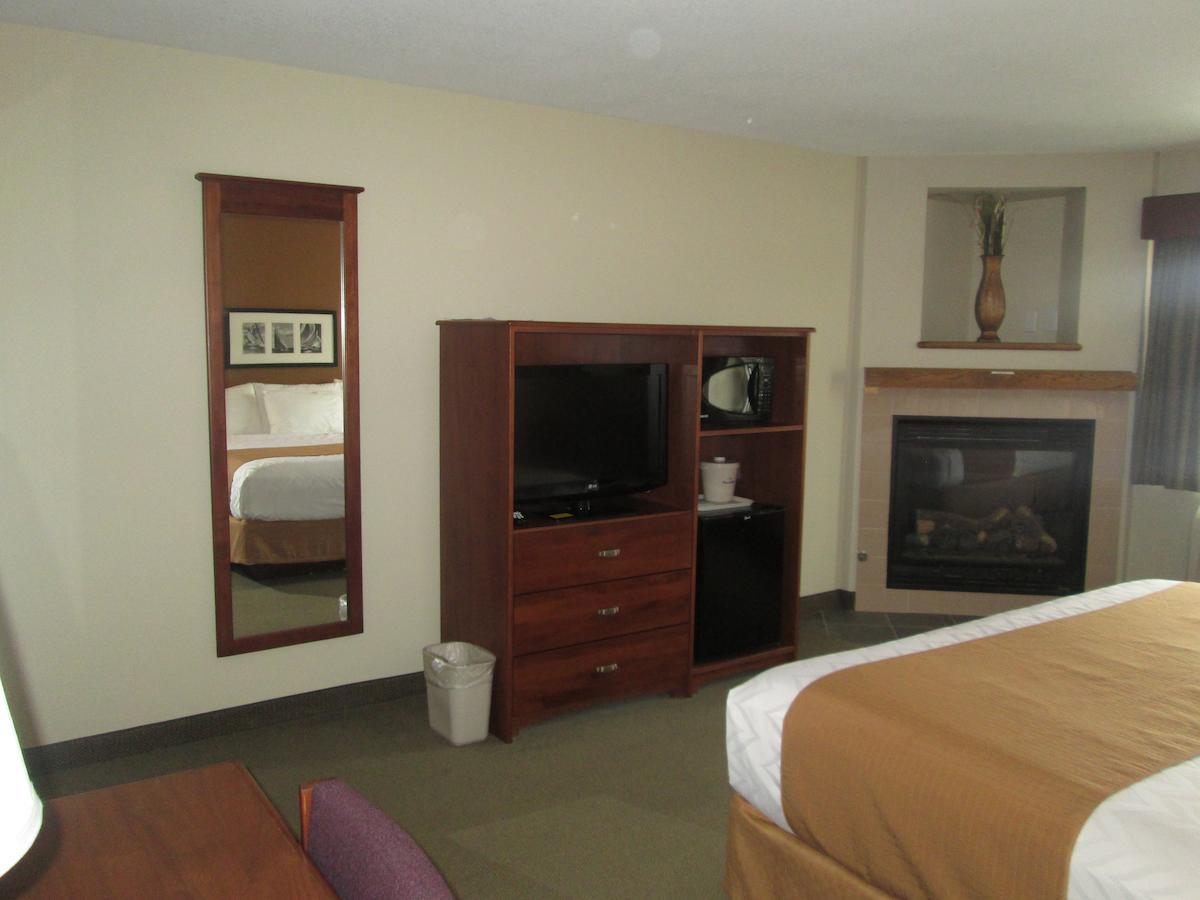 Americinn By Wyndham Charlevoix Dış mekan fotoğraf