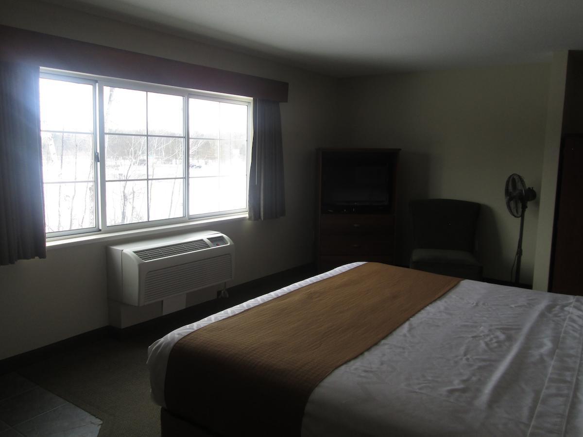 Americinn By Wyndham Charlevoix Dış mekan fotoğraf