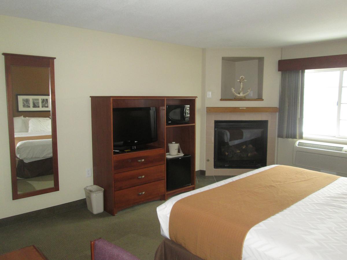 Americinn By Wyndham Charlevoix Dış mekan fotoğraf