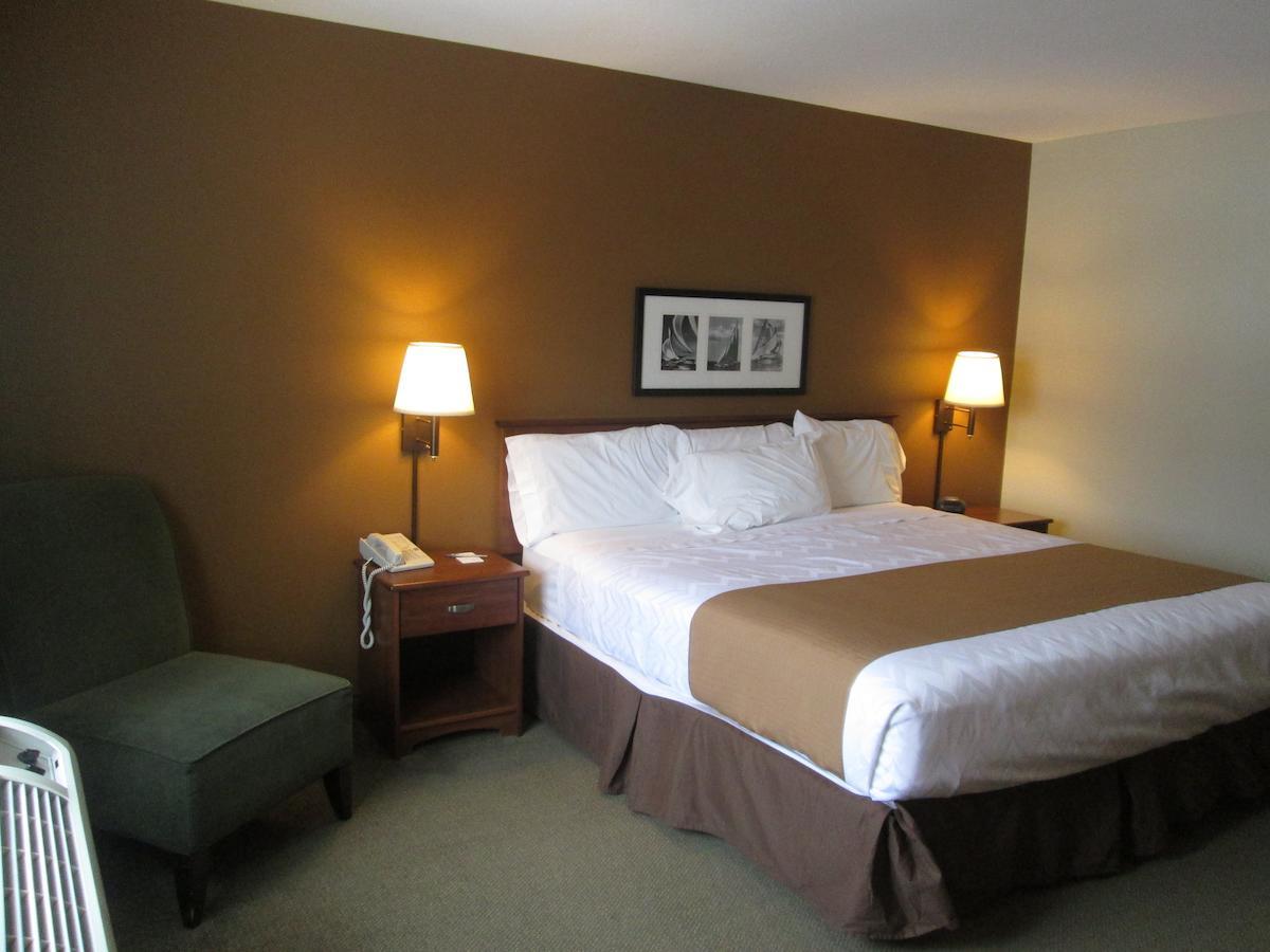 Americinn By Wyndham Charlevoix Dış mekan fotoğraf